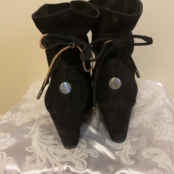 BCBG Generation Wessy suede wedge bootie black - Picture 4 of 6